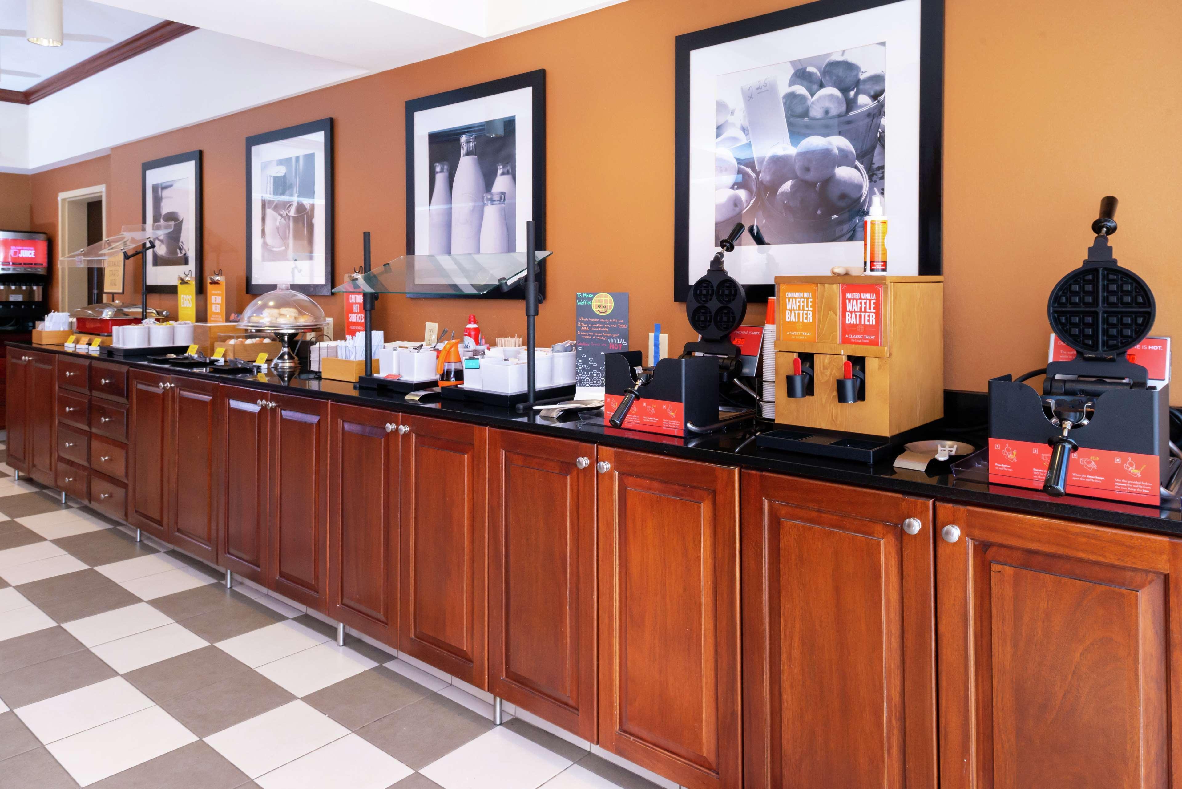 Hampton Inn Greensboro Airport Bagian luar foto