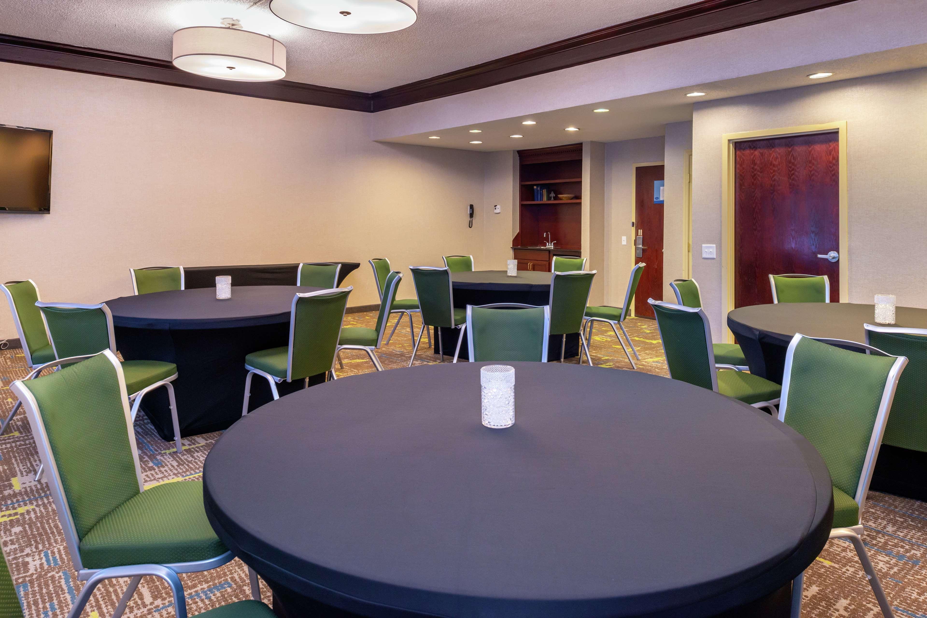 Hampton Inn Greensboro Airport Bagian luar foto