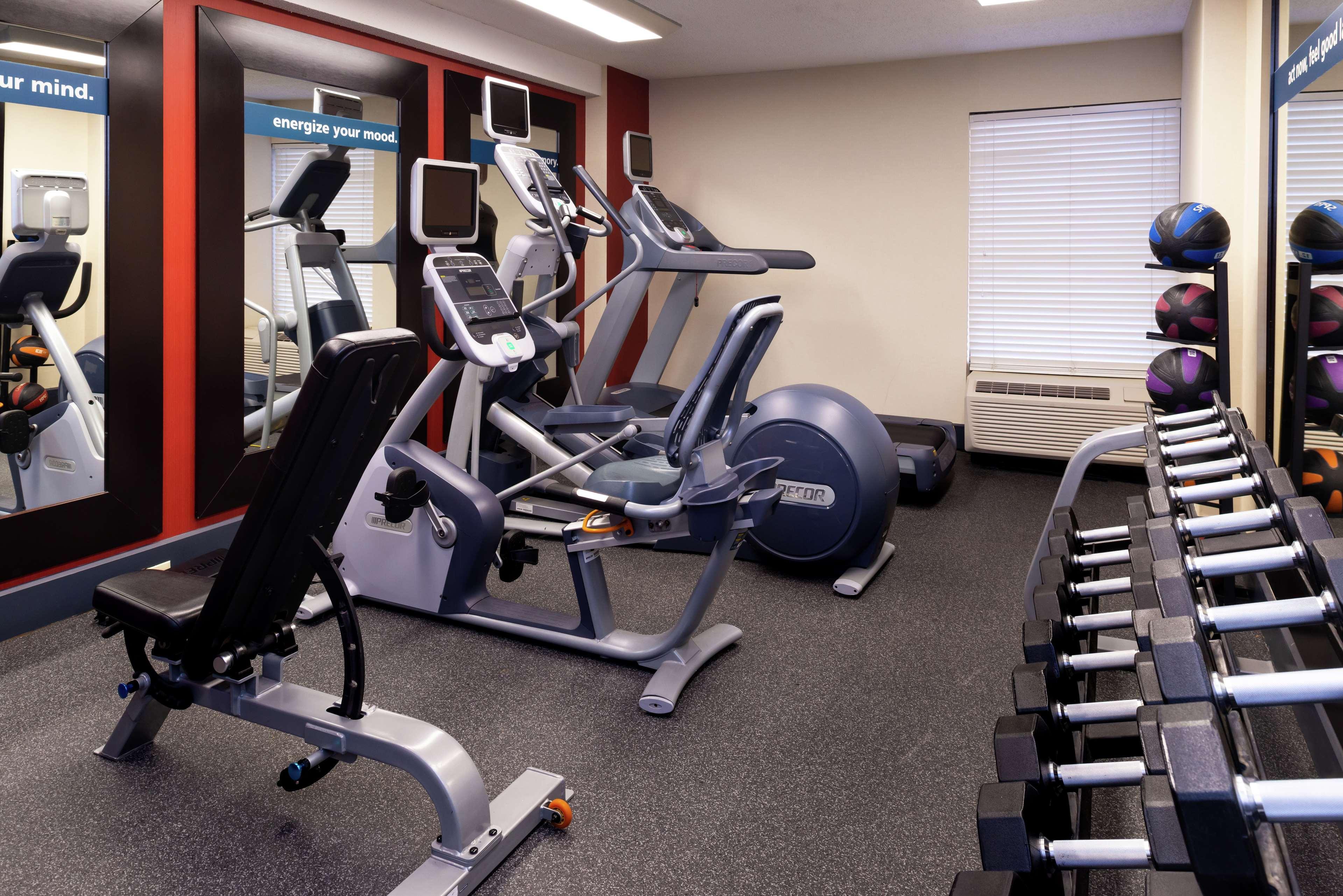 Hampton Inn Greensboro Airport Bagian luar foto