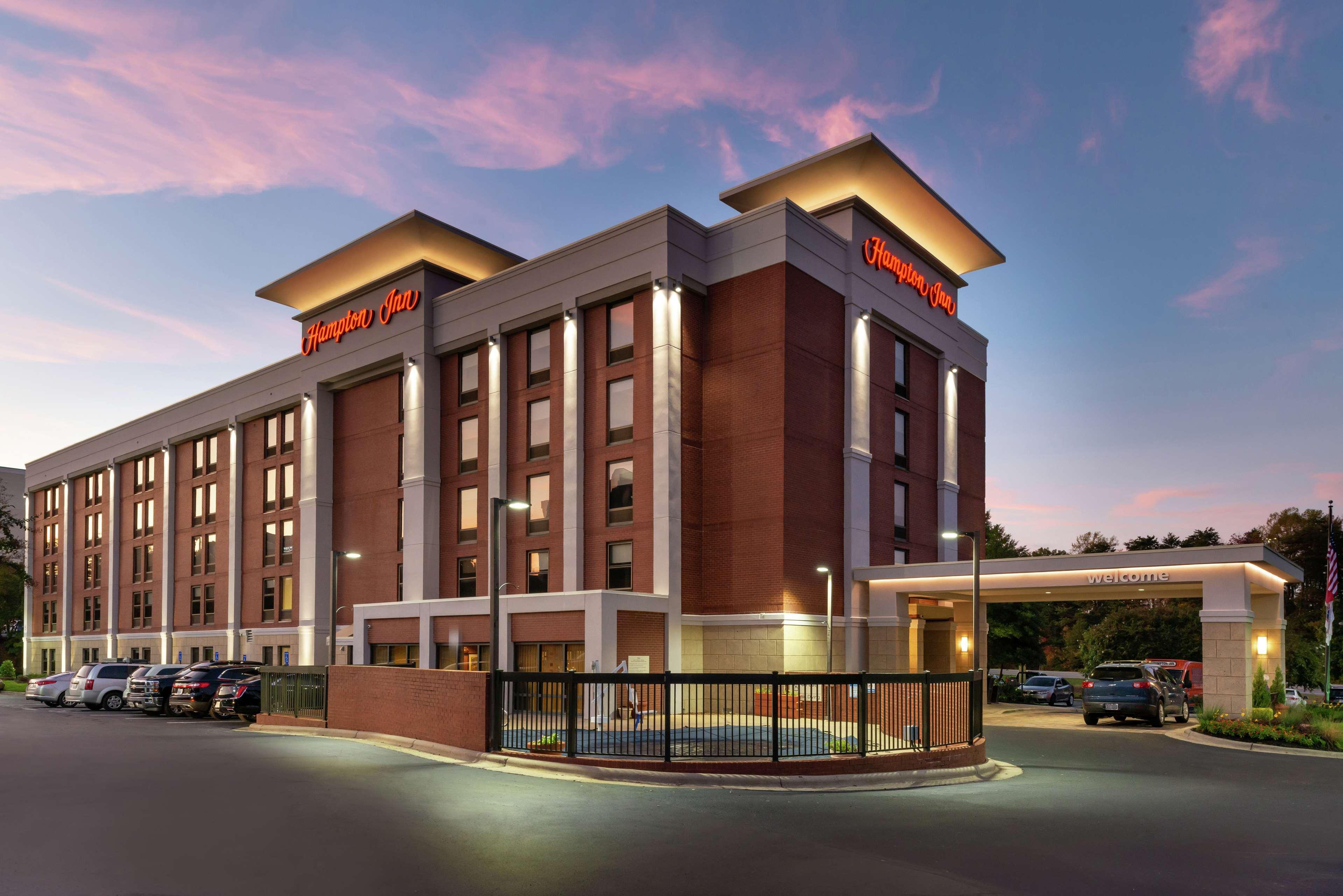 Hampton Inn Greensboro Airport Bagian luar foto