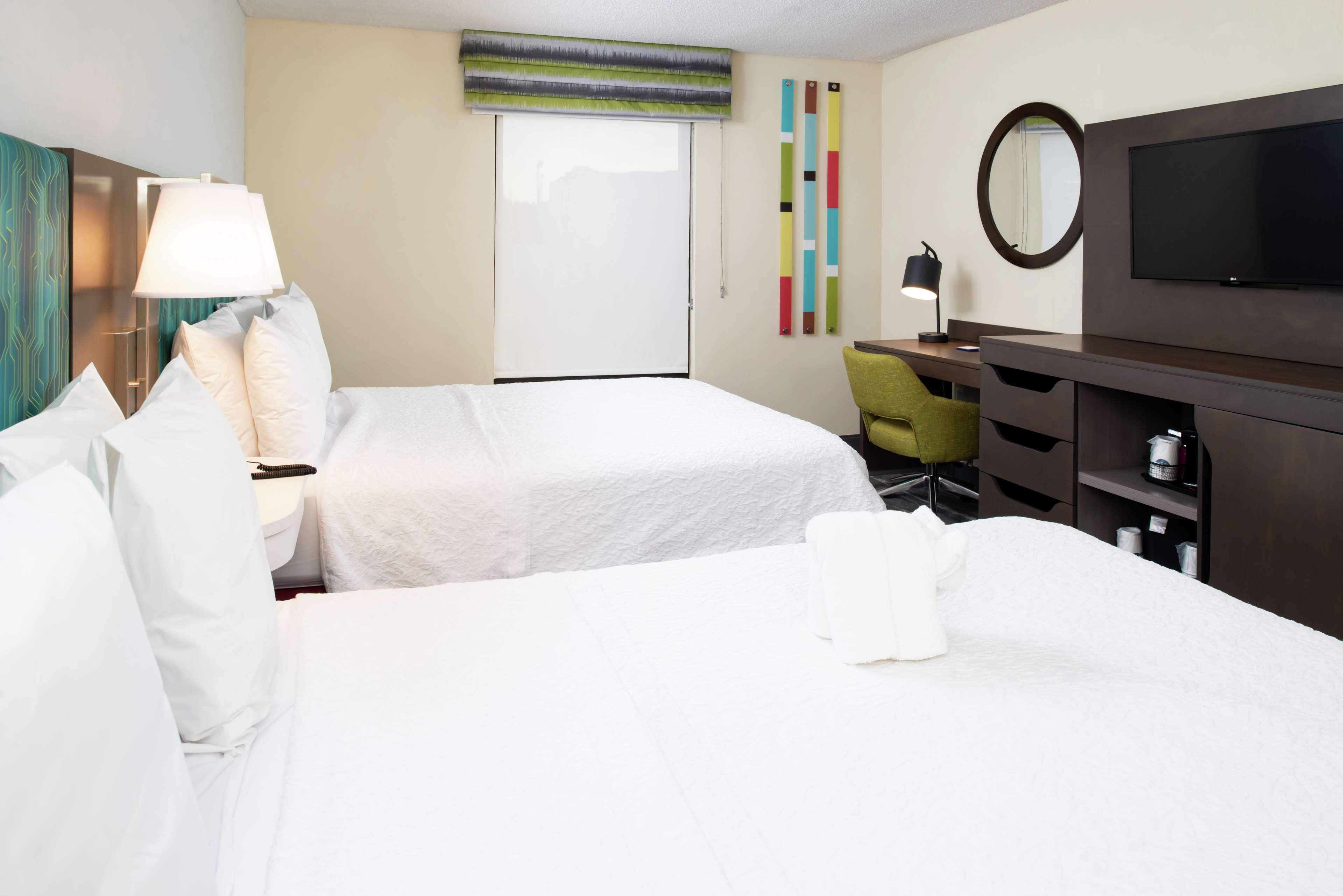 Hampton Inn Greensboro Airport Bagian luar foto