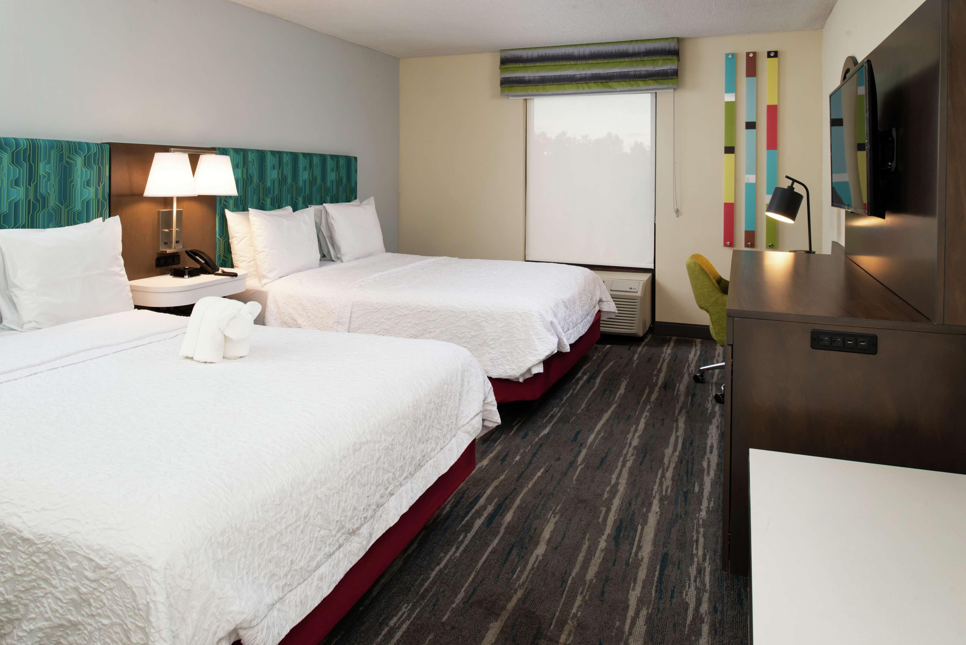 Hampton Inn Greensboro Airport Bagian luar foto