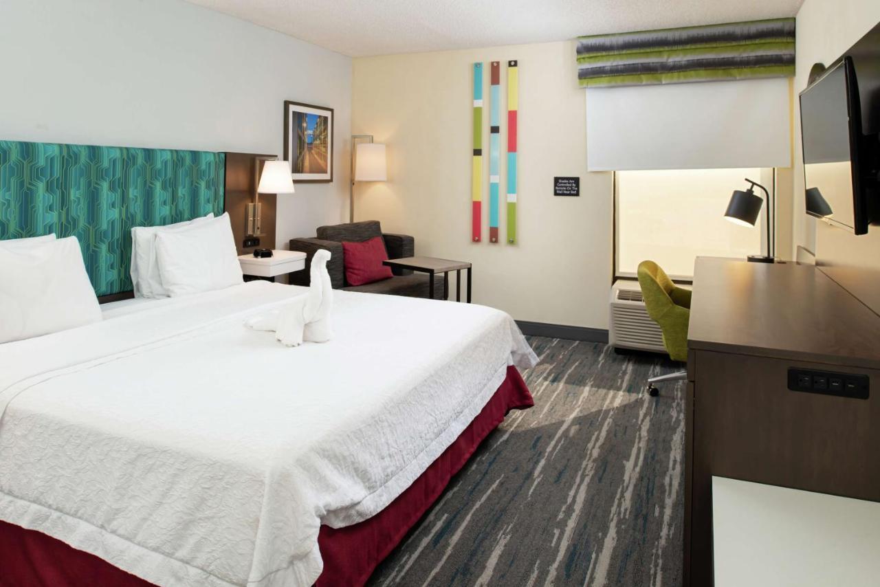 Hampton Inn Greensboro Airport Bagian luar foto