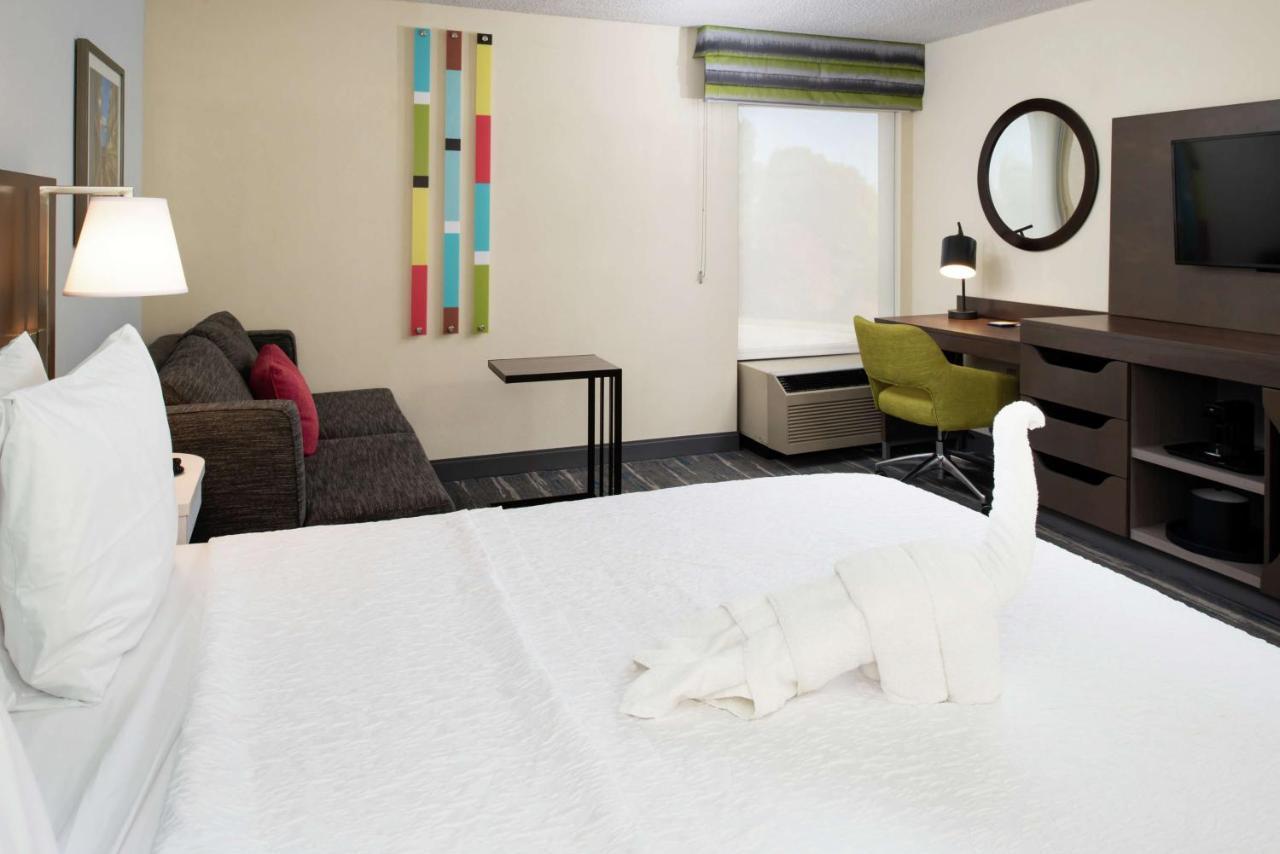 Hampton Inn Greensboro Airport Bagian luar foto
