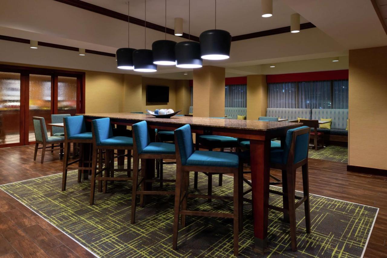 Hampton Inn Greensboro Airport Bagian luar foto