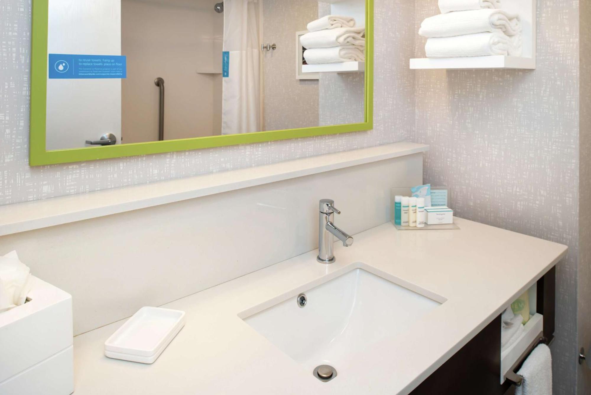 Hampton Inn Greensboro Airport Bagian luar foto