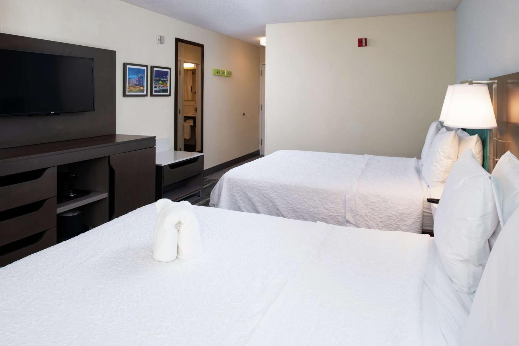 Hampton Inn Greensboro Airport Bagian luar foto